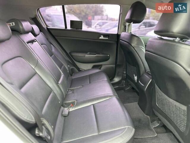 Белый Киа Sportage, объемом двигателя 2 л и пробегом 205 тыс. км за 16670 $, фото 11 на Automoto.ua