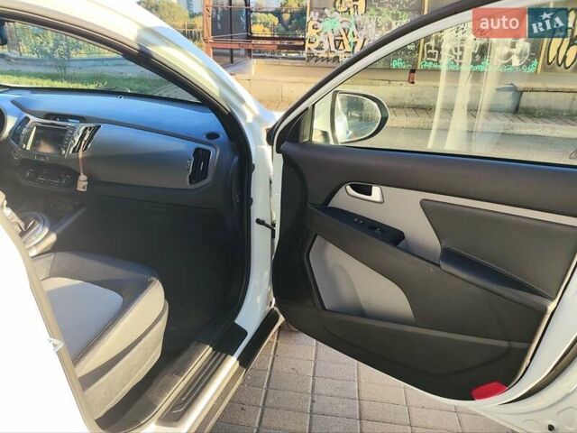 Белый Киа Sportage, объемом двигателя 1.69 л и пробегом 236 тыс. км за 14000 $, фото 14 на Automoto.ua