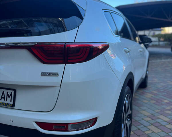 Белый Киа Sportage, объемом двигателя 2 л и пробегом 135 тыс. км за 20100 $, фото 3 на Automoto.ua