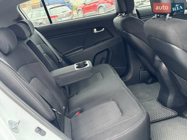 Белый Киа Sportage, объемом двигателя 1.7 л и пробегом 192 тыс. км за 13800 $, фото 54 на Automoto.ua