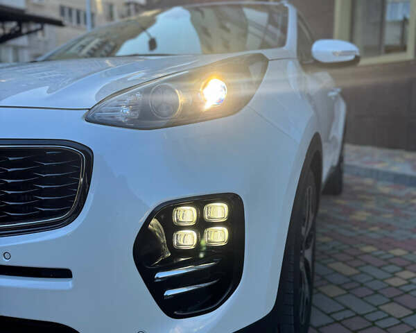 Белый Киа Sportage, объемом двигателя 2 л и пробегом 135 тыс. км за 20100 $, фото 39 на Automoto.ua