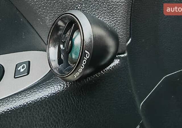 Білий Кіа Sportage, об'ємом двигуна 2 л та пробігом 211 тис. км за 15300 $, фото 53 на Automoto.ua