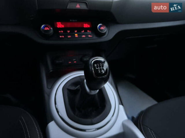 Белый Киа Sportage, объемом двигателя 1.7 л и пробегом 142 тыс. км за 14999 $, фото 33 на Automoto.ua