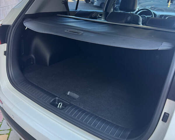 Белый Киа Sportage, объемом двигателя 2 л и пробегом 135 тыс. км за 20100 $, фото 9 на Automoto.ua