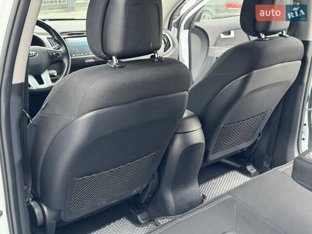 Белый Киа Sportage, объемом двигателя 1.7 л и пробегом 192 тыс. км за 13800 $, фото 51 на Automoto.ua