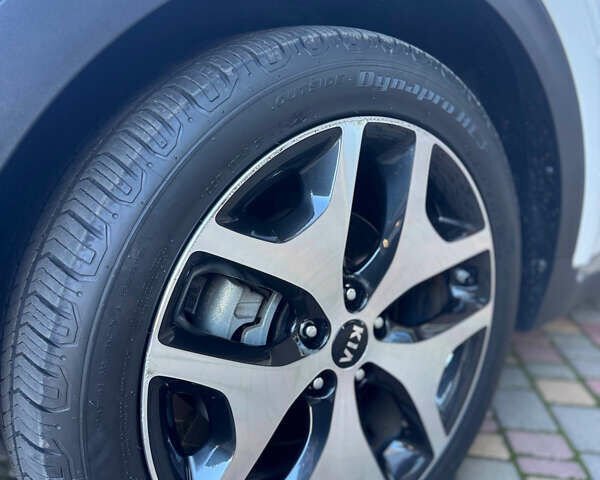 Белый Киа Sportage, объемом двигателя 2 л и пробегом 135 тыс. км за 20100 $, фото 33 на Automoto.ua