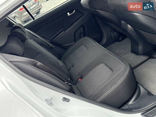 Белый Киа Sportage, объемом двигателя 1.7 л и пробегом 192 тыс. км за 13800 $, фото 55 на Automoto.ua