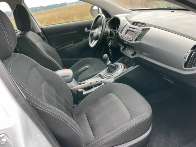 Белый Киа Sportage, объемом двигателя 1.6 л и пробегом 232 тыс. км за 12500 $, фото 4 на Automoto.ua