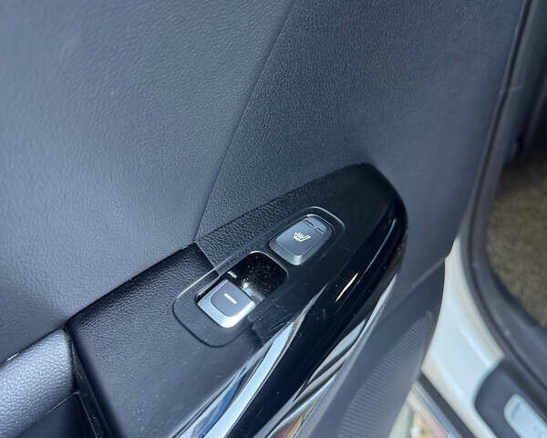 Белый Киа Sportage, объемом двигателя 2 л и пробегом 135 тыс. км за 20100 $, фото 11 на Automoto.ua