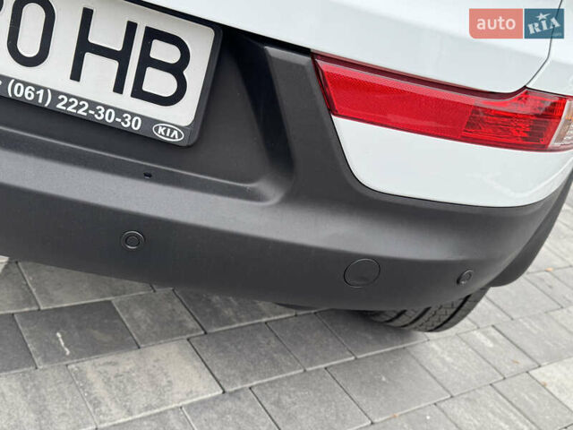 Белый Киа Sportage, объемом двигателя 1.7 л и пробегом 192 тыс. км за 13800 $, фото 10 на Automoto.ua