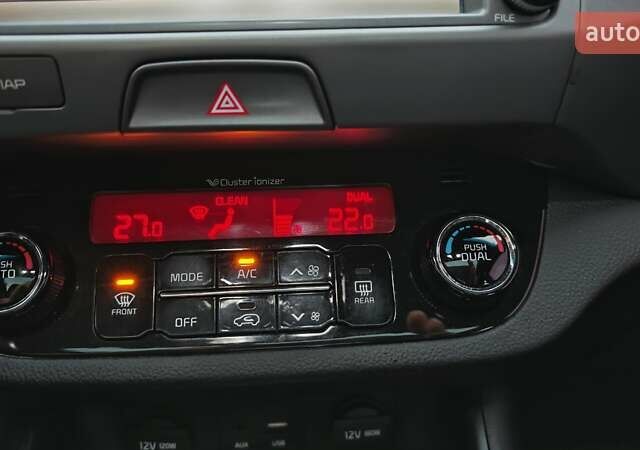 Білий Кіа Sportage, об'ємом двигуна 2 л та пробігом 211 тис. км за 15300 $, фото 42 на Automoto.ua