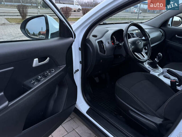 Белый Киа Sportage, объемом двигателя 1.7 л и пробегом 142 тыс. км за 14999 $, фото 27 на Automoto.ua