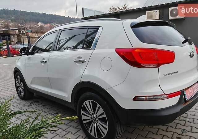 Білий Кіа Sportage, об'ємом двигуна 2 л та пробігом 211 тис. км за 15300 $, фото 2 на Automoto.ua