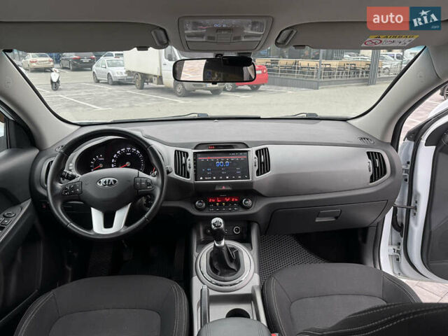 Белый Киа Sportage, объемом двигателя 1.7 л и пробегом 192 тыс. км за 13800 $, фото 49 на Automoto.ua