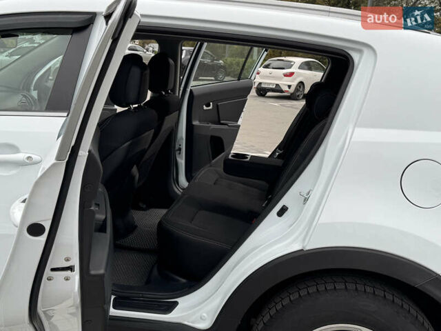 Белый Киа Sportage, объемом двигателя 1.7 л и пробегом 192 тыс. км за 13800 $, фото 63 на Automoto.ua