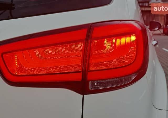 Білий Кіа Sportage, об'ємом двигуна 2 л та пробігом 211 тис. км за 15300 $, фото 21 на Automoto.ua