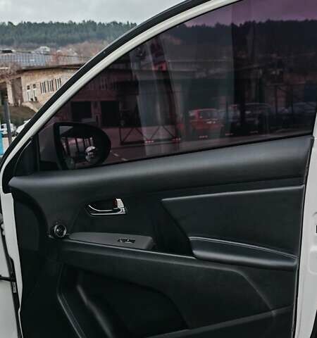 Білий Кіа Sportage, об'ємом двигуна 2 л та пробігом 211 тис. км за 15300 $, фото 23 на Automoto.ua