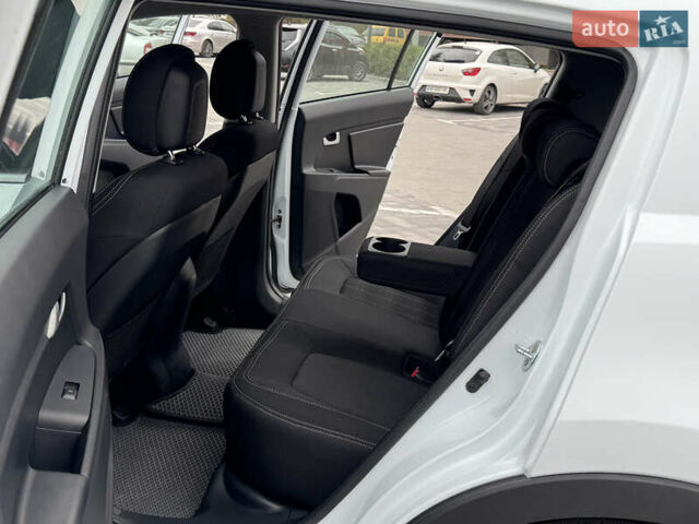 Белый Киа Sportage, объемом двигателя 1.7 л и пробегом 192 тыс. км за 13800 $, фото 62 на Automoto.ua