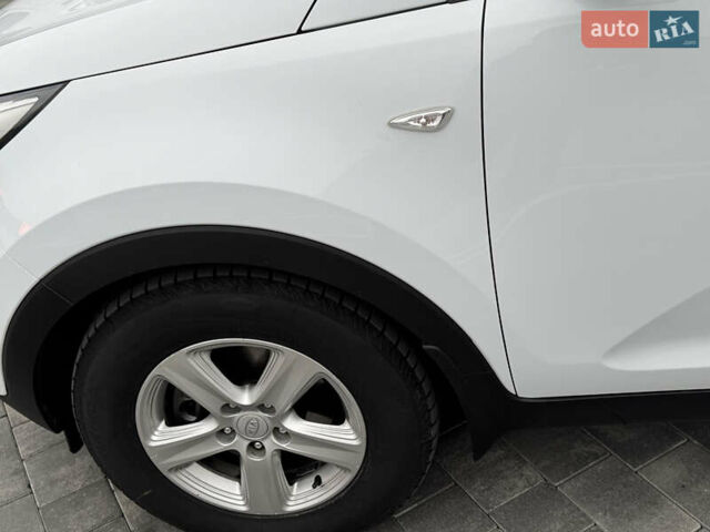 Белый Киа Sportage, объемом двигателя 1.7 л и пробегом 192 тыс. км за 13800 $, фото 32 на Automoto.ua