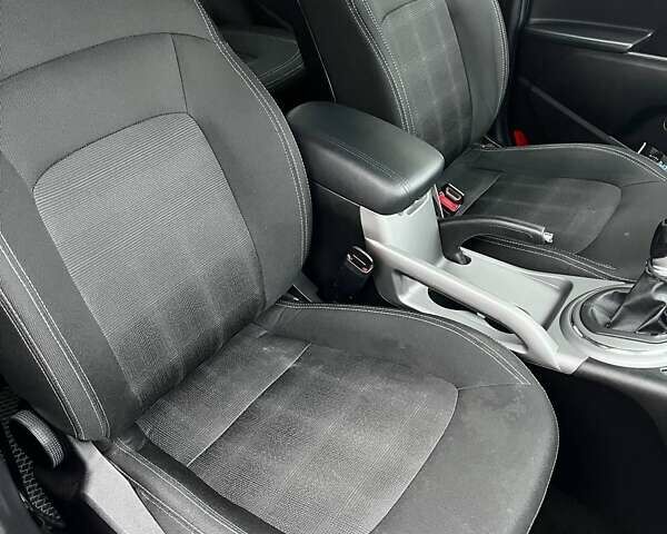 Белый Киа Sportage, объемом двигателя 1.69 л и пробегом 271 тыс. км за 15500 $, фото 9 на Automoto.ua