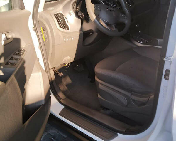 Белый Киа Sportage, объемом двигателя 2.4 л и пробегом 153 тыс. км за 11999 $, фото 1 на Automoto.ua
