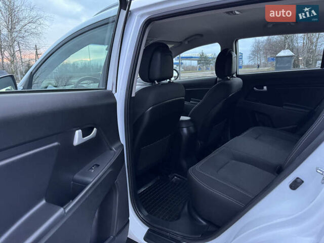 Белый Киа Sportage, объемом двигателя 1.7 л и пробегом 142 тыс. км за 14999 $, фото 28 на Automoto.ua
