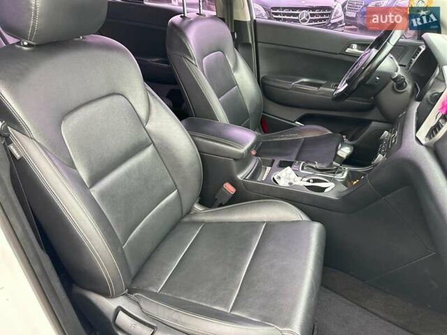 Белый Киа Sportage, объемом двигателя 2 л и пробегом 205 тыс. км за 16670 $, фото 16 на Automoto.ua