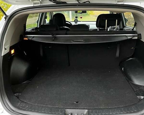 Белый Киа Sportage, объемом двигателя 1.69 л и пробегом 271 тыс. км за 15500 $, фото 4 на Automoto.ua