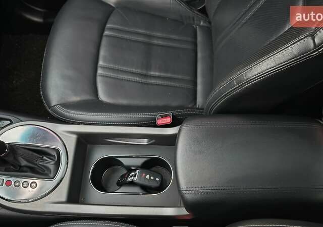 Білий Кіа Sportage, об'ємом двигуна 2 л та пробігом 211 тис. км за 15300 $, фото 39 на Automoto.ua