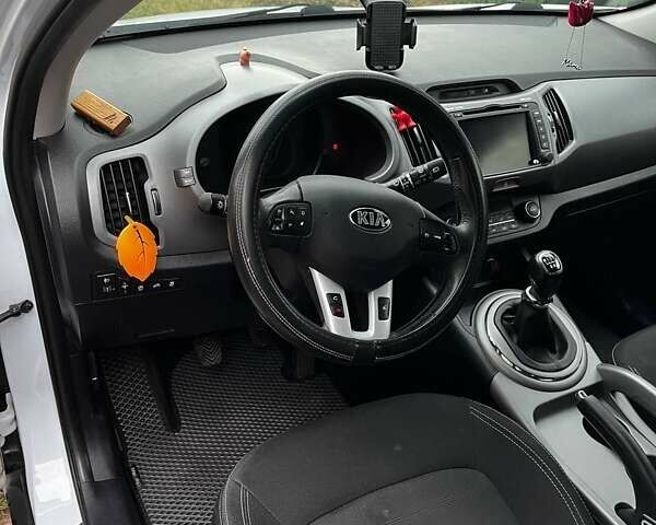 Белый Киа Sportage, объемом двигателя 1.69 л и пробегом 271 тыс. км за 15500 $, фото 1 на Automoto.ua