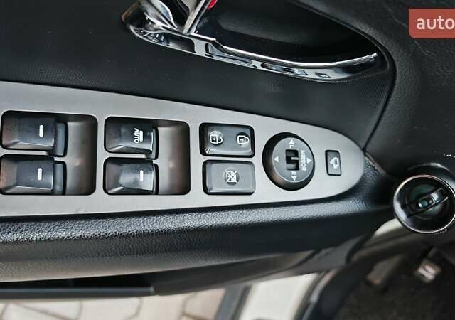 Білий Кіа Sportage, об'ємом двигуна 2 л та пробігом 211 тис. км за 15300 $, фото 51 на Automoto.ua