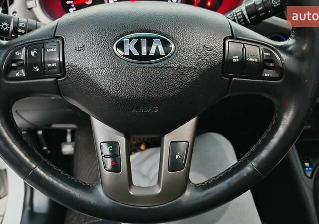 Білий Кіа Sportage, об'ємом двигуна 2 л та пробігом 211 тис. км за 15300 $, фото 43 на Automoto.ua