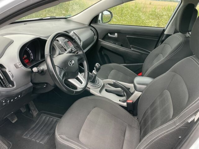 Белый Киа Sportage, объемом двигателя 1.6 л и пробегом 232 тыс. км за 12500 $, фото 5 на Automoto.ua