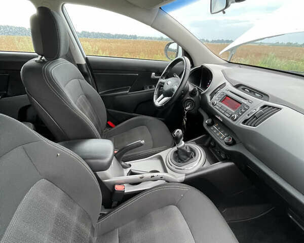 Белый Киа Sportage, объемом двигателя 0 л и пробегом 232 тыс. км за 13800 $, фото 5 на Automoto.ua