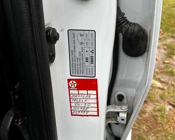 Белый Киа Sportage, объемом двигателя 1.69 л и пробегом 271 тыс. км за 15500 $, фото 3 на Automoto.ua