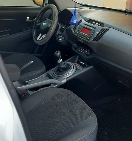 Белый Киа Sportage, объемом двигателя 1.7 л и пробегом 90 тыс. км за 17500 $, фото 1 на Automoto.ua
