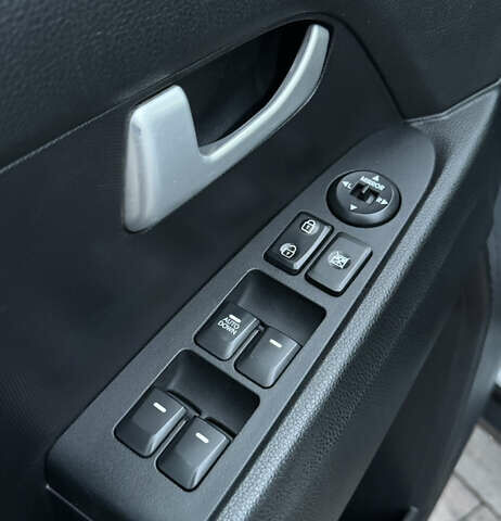 Белый Киа Sportage, объемом двигателя 1.7 л и пробегом 142 тыс. км за 14999 $, фото 31 на Automoto.ua