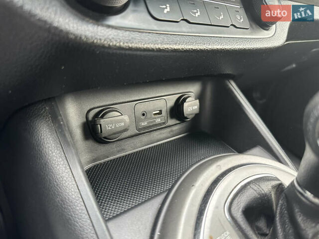 Белый Киа Sportage, объемом двигателя 2.36 л и пробегом 254 тыс. км за 12700 $, фото 39 на Automoto.ua