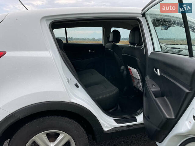 Белый Киа Sportage, объемом двигателя 0 л и пробегом 232 тыс. км за 13800 $, фото 6 на Automoto.ua