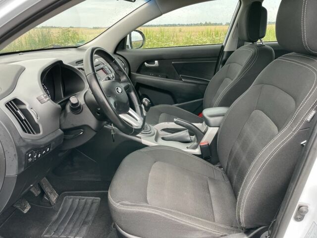Белый Киа Sportage, объемом двигателя 1.6 л и пробегом 232 тыс. км за 12500 $, фото 9 на Automoto.ua