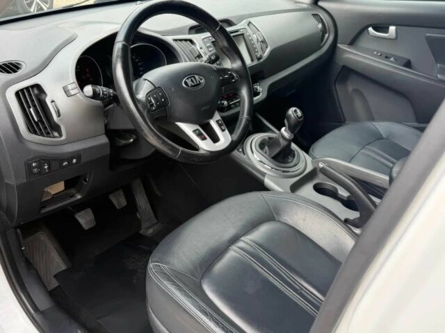 Белый Киа Sportage, объемом двигателя 1.7 л и пробегом 79 тыс. км за 5200 $, фото 6 на Automoto.ua