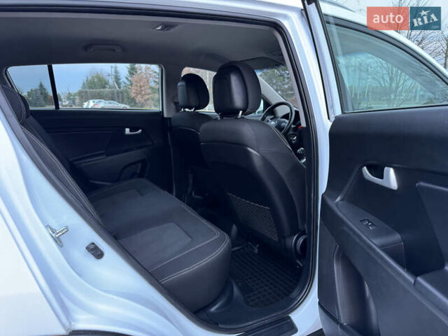 Белый Киа Sportage, объемом двигателя 1.7 л и пробегом 142 тыс. км за 14999 $, фото 29 на Automoto.ua