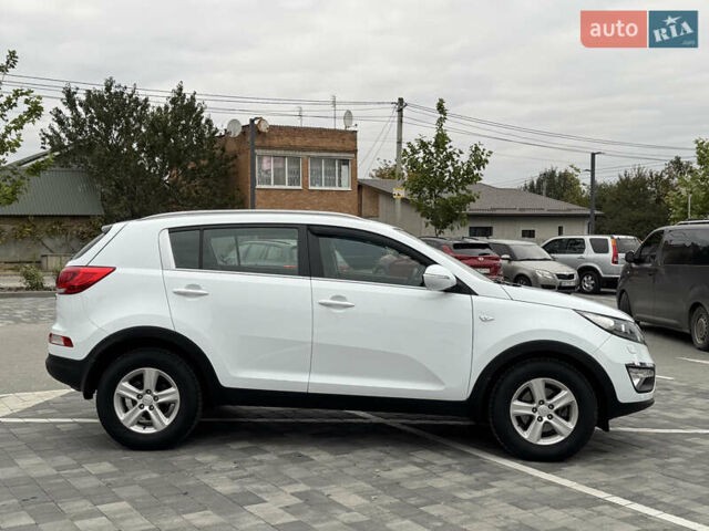 Белый Киа Sportage, объемом двигателя 1.7 л и пробегом 192 тыс. км за 13800 $, фото 3 на Automoto.ua