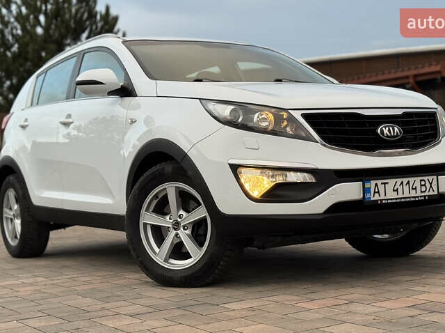 Белый Киа Sportage, объемом двигателя 1.7 л и пробегом 142 тыс. км за 14999 $, фото 2 на Automoto.ua