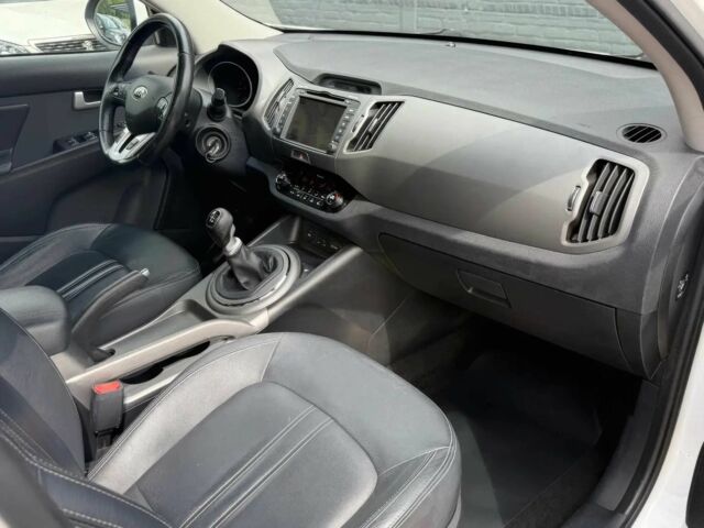 Белый Киа Sportage, объемом двигателя 1.7 л и пробегом 79 тыс. км за 5200 $, фото 4 на Automoto.ua