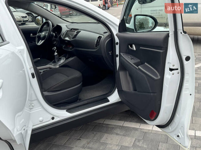 Белый Киа Sportage, объемом двигателя 1.7 л и пробегом 192 тыс. км за 13800 $, фото 53 на Automoto.ua