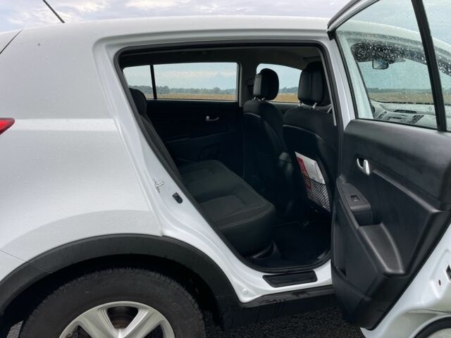 Белый Киа Sportage, объемом двигателя 1.6 л и пробегом 232 тыс. км за 12500 $, фото 10 на Automoto.ua