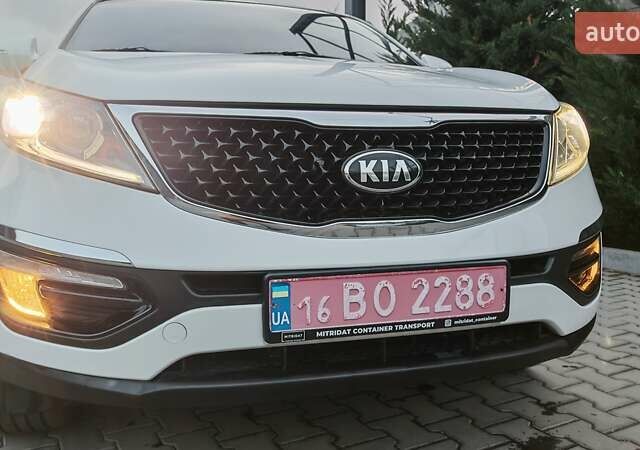 Білий Кіа Sportage, об'ємом двигуна 2 л та пробігом 211 тис. км за 15300 $, фото 1 на Automoto.ua