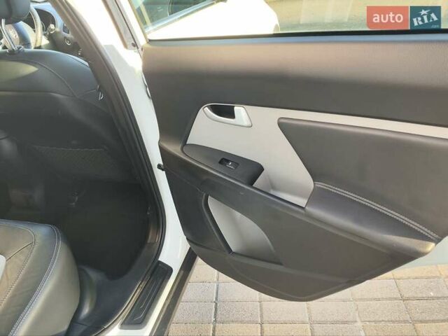 Белый Киа Sportage, объемом двигателя 1.69 л и пробегом 236 тыс. км за 14000 $, фото 10 на Automoto.ua