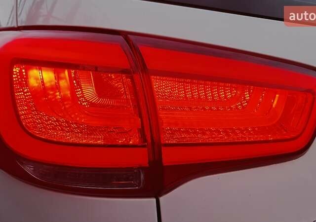 Білий Кіа Sportage, об'ємом двигуна 2 л та пробігом 211 тис. км за 15300 $, фото 19 на Automoto.ua